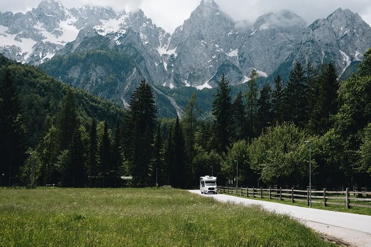 camping-car-montagne-hymer