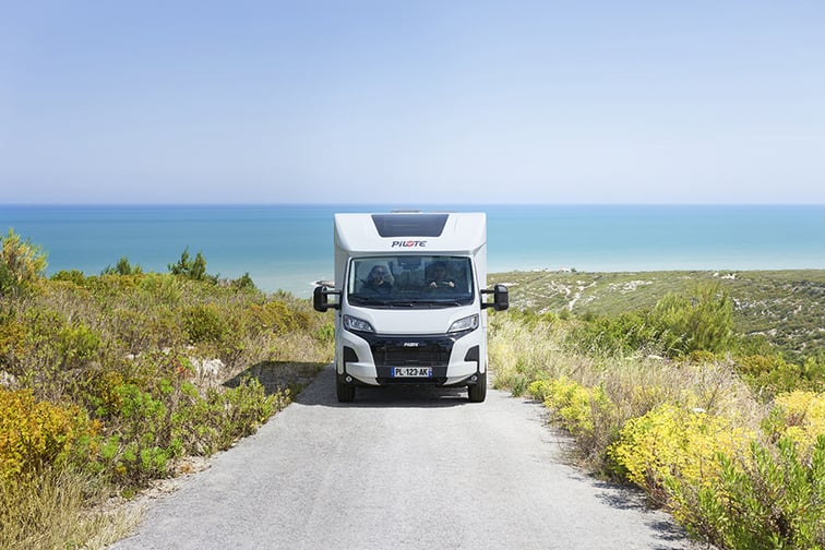 camping-car-pilote-mer