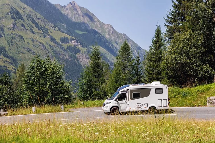 camping-car-profile-montagne