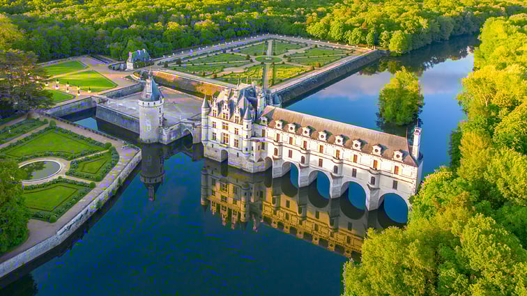 chateau_loire_camping-car-ypocamp