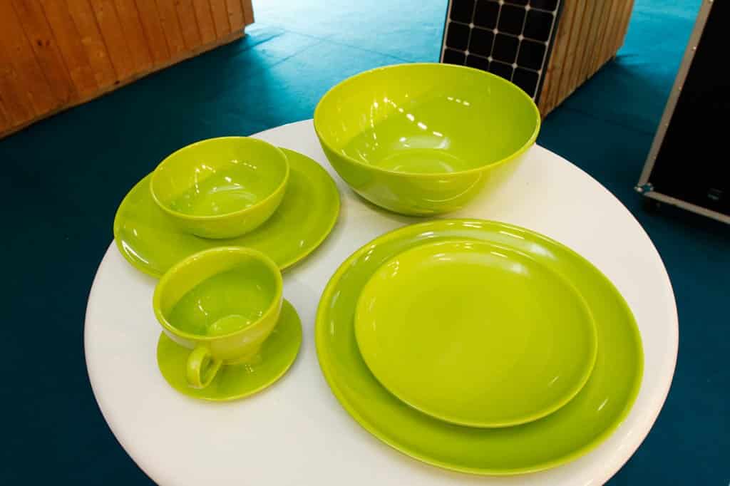 Art de la table en campingcar comment bien s’équiper en vaisselle