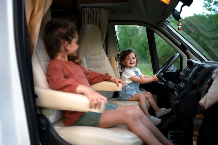 nomad-family-child-having-fun-van-1