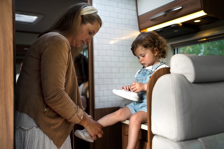 nomad-family-having-fun-together-tiny-house-1