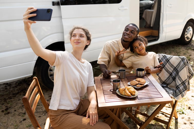 nomad-family-traveling-living-van