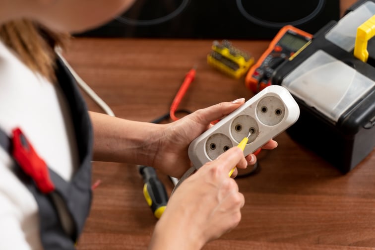 service-maintenance-worker-repairing